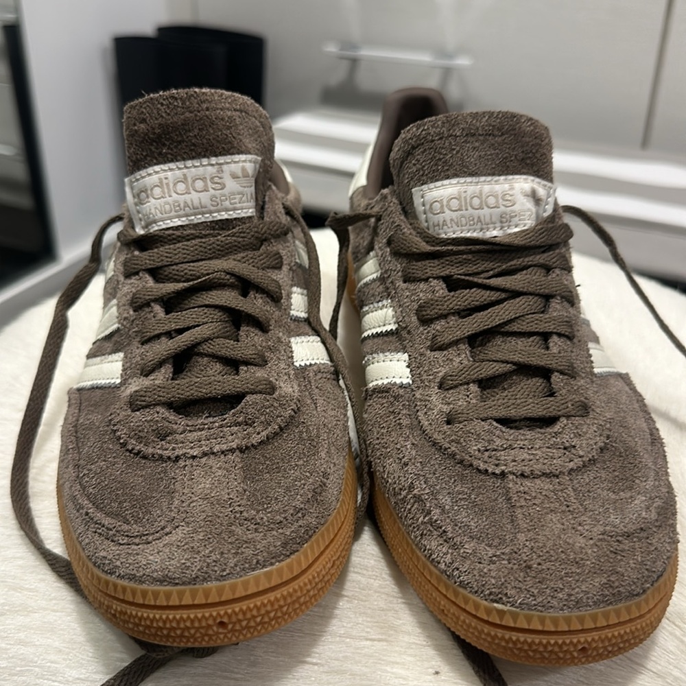 Brand new never been worn Adidas handball, Spezial brown and cream sneakers - Picture 2 of 4